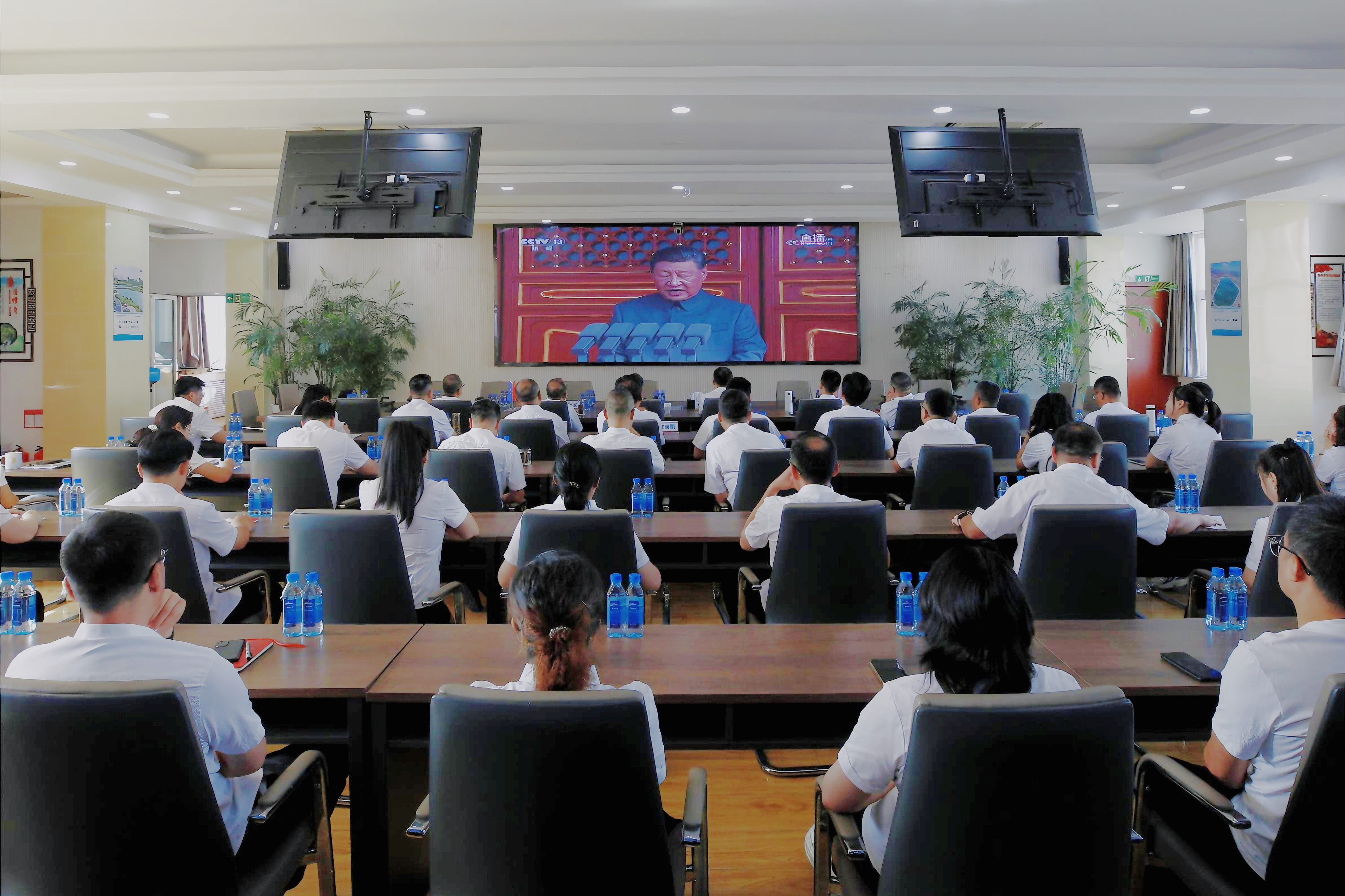 銘記歷史，致敬英雄！銀川中鐵水務(wù)組織觀看紀念抗戰(zhàn)勝利80周年閱兵式直播